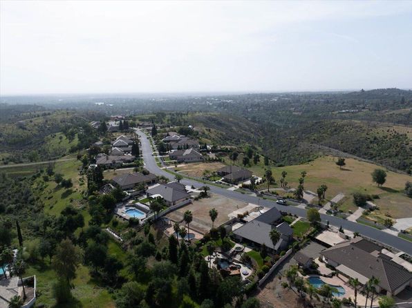 871 Santa Cruz Dr, Redding, CA 96003