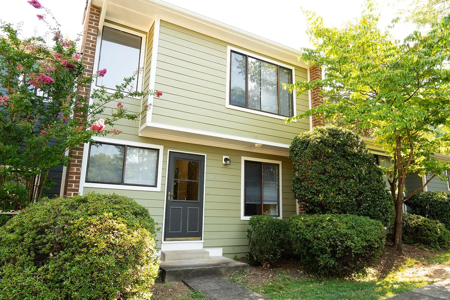 1054 Cheshire Ct photo 1