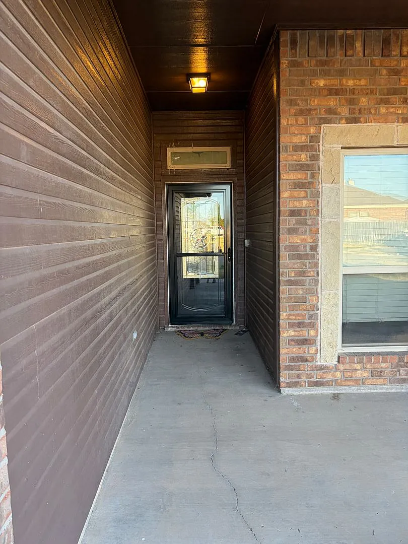 4 Bedroom, 2 Bath; No Carpet! — Photo 3