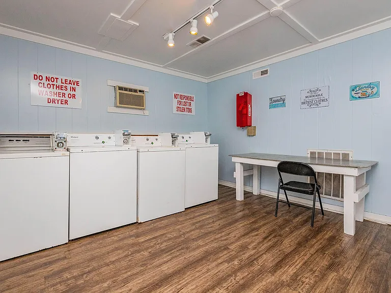 Newcastle Apartments — Photo 34