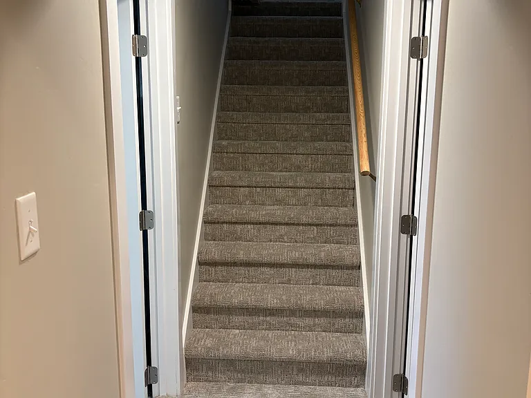 Stairway connecting both floors with new carpet
