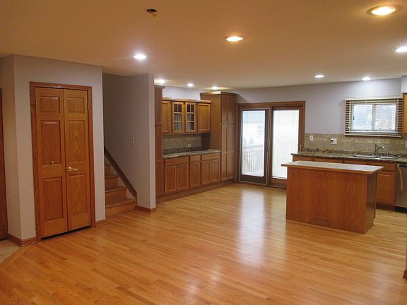 3rd image of 6N284 Catalpa Ave
