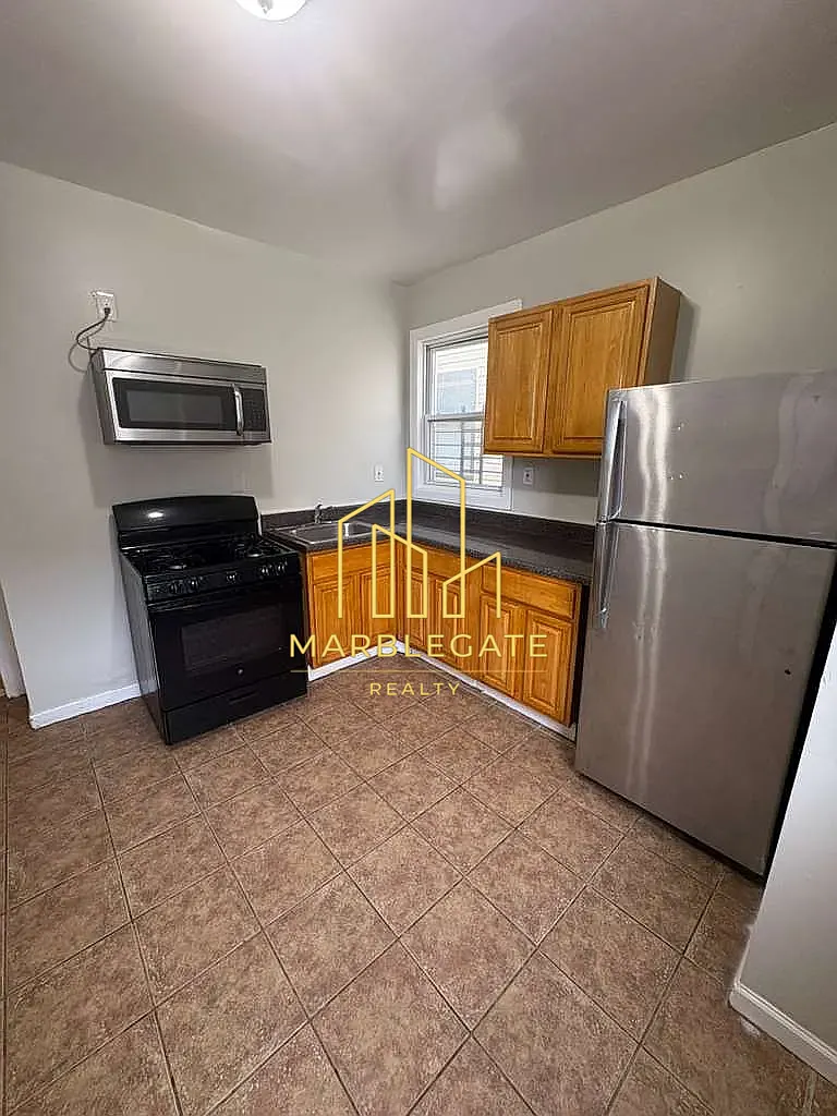 2 bed, 850 sqft, $1,995 — Photo 1
