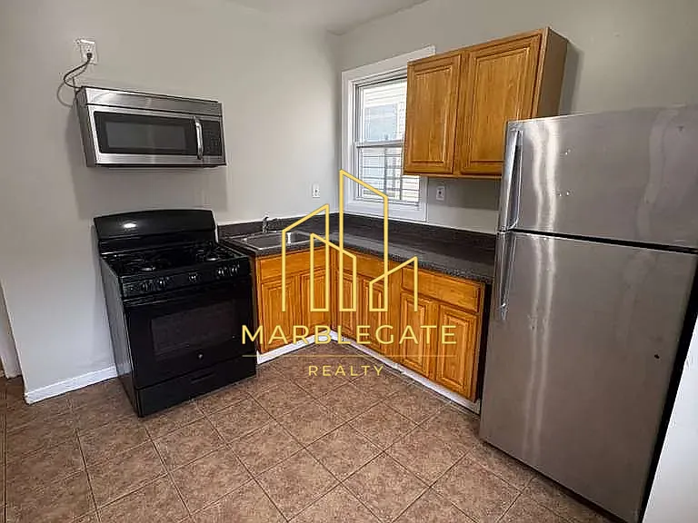 247 Amherst St #11L — Photo 1
