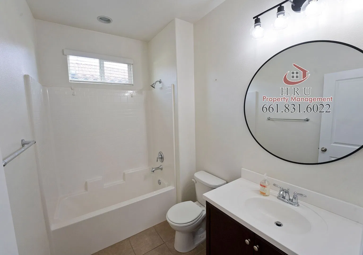 Stunning 4-bedroom, 3-bathroom home — Photo 3