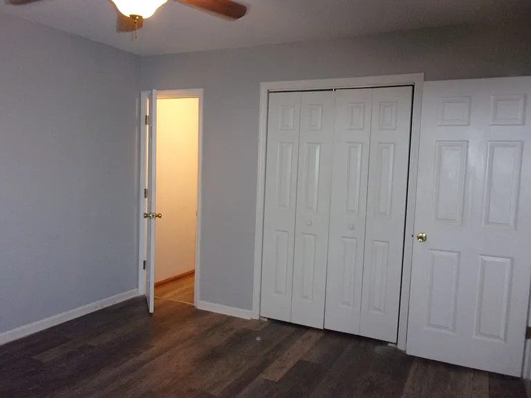 1067 Farm Pond Ln — Photo 10
