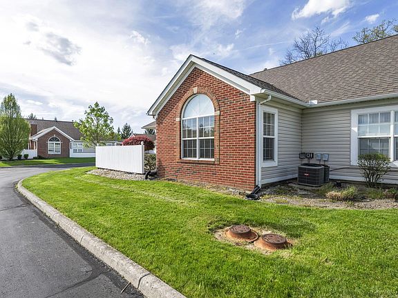 5th image of 697 Hampton Woods Dr