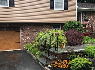 10 Standish Pl, Hartsdale, NY 10530