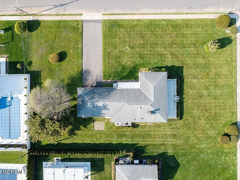 8 Pullman Ave — Photo 43