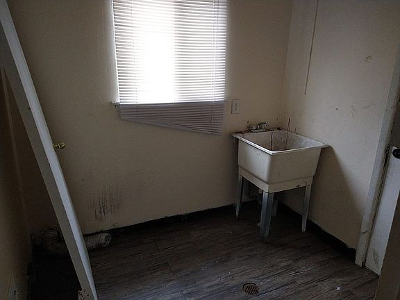 5th image of 17232 Mount Vernon St