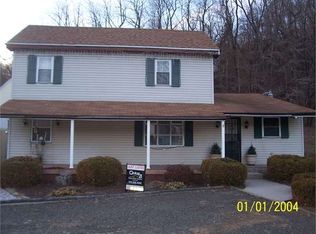 11 Greenbury Rd, Pottsville, PA 17901