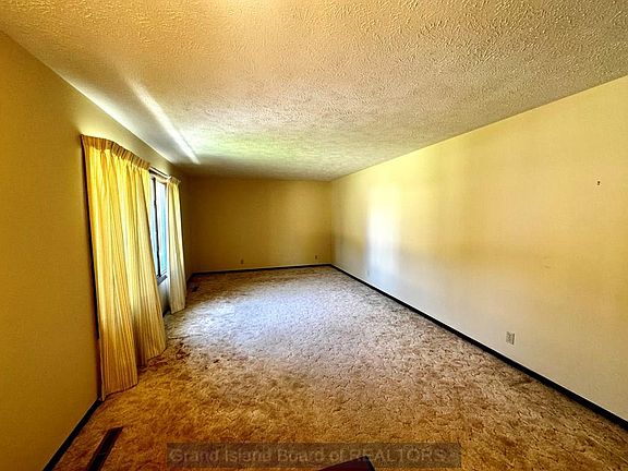 3rd image of 2809 Kingston Cir