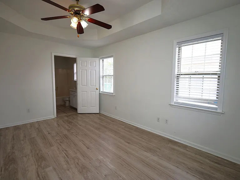 4220 Wilshire Dr — Photo 8