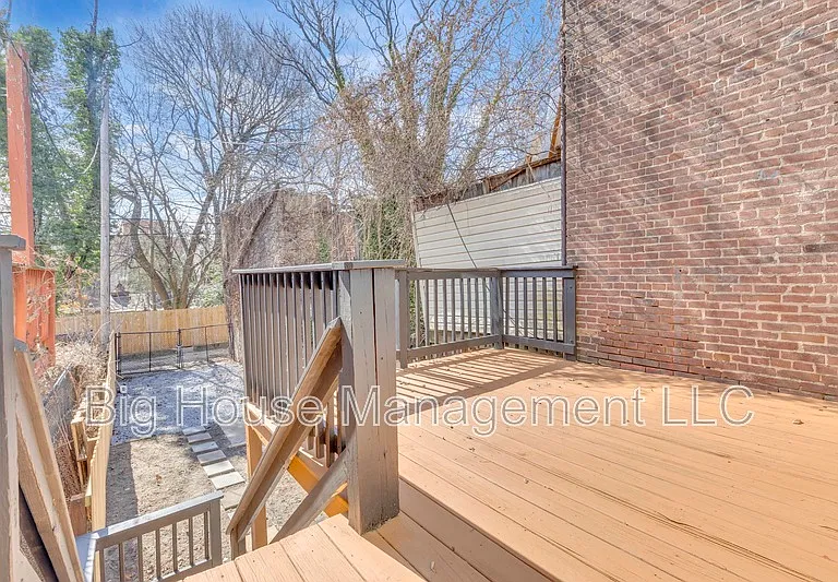 1105 W Lombard St — Photo 13