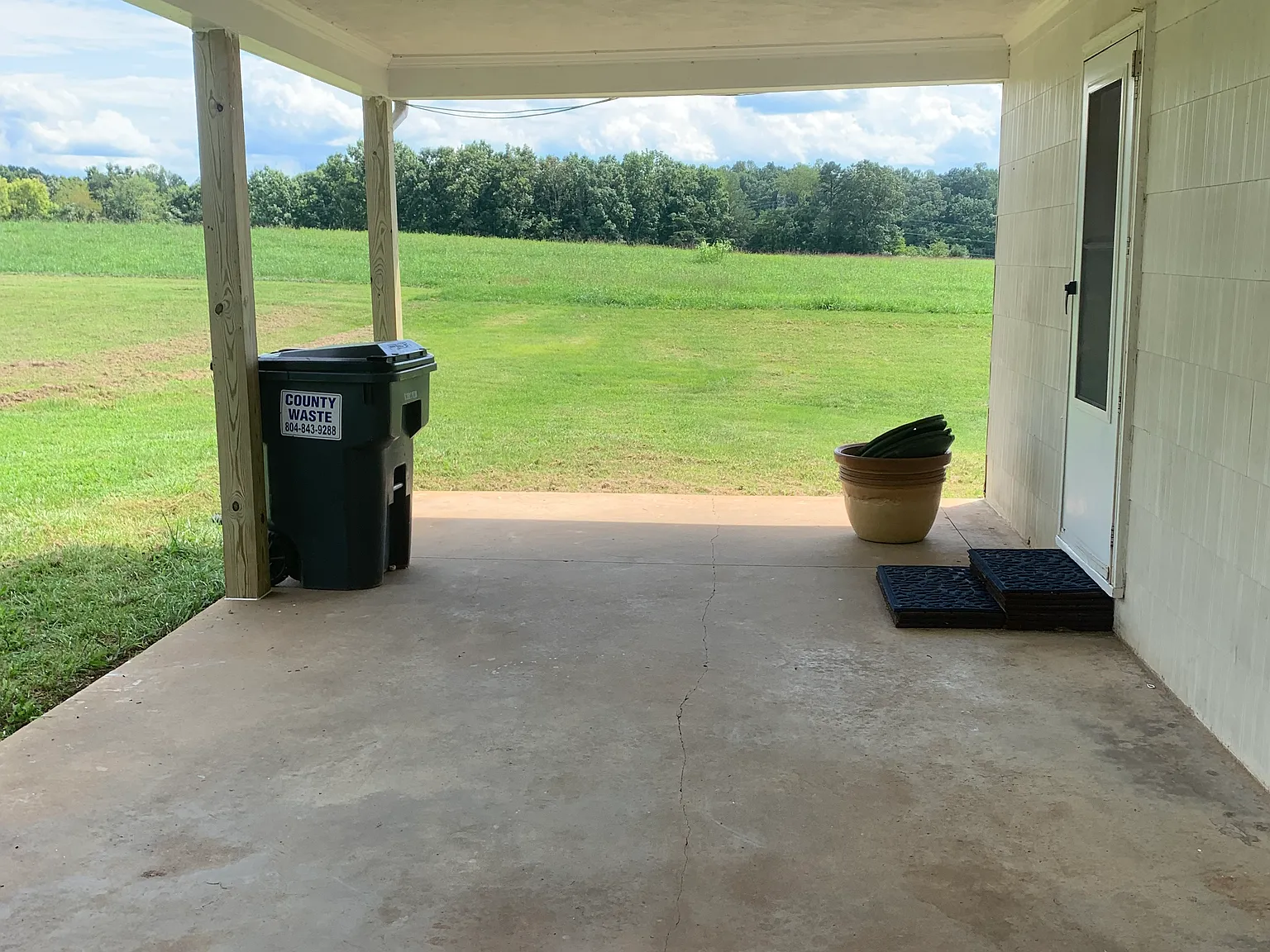 3 bed, 1000 sqft, $1,300 — Photo 3