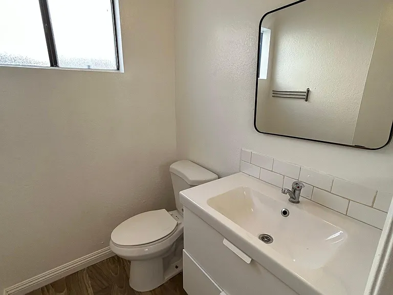 313 E Pine St #18 — Photo 7