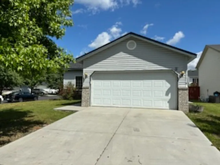 2581 W Grenoble Ln — Photo 3