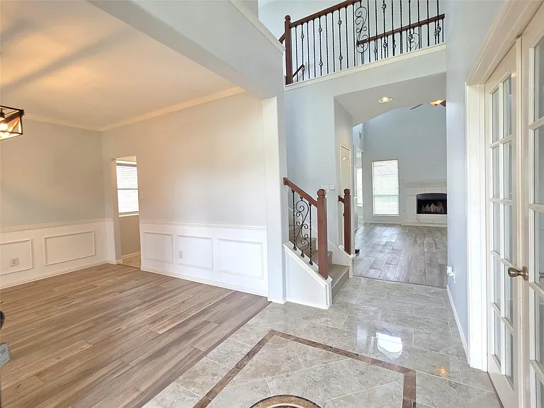10038 Barr Lake Dr — Photo 3