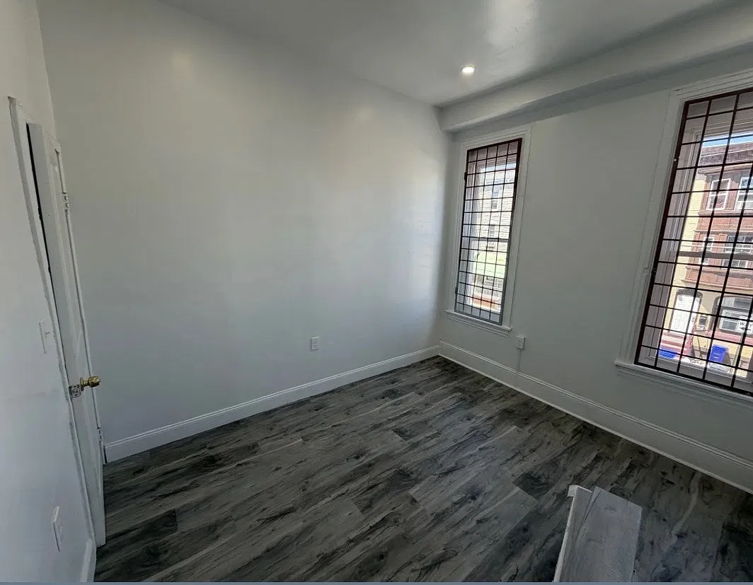 4 bed, 1040 sqft, $1,550 — Photo 2