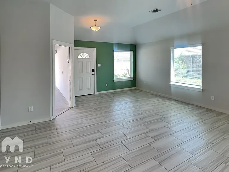 6910 Spring Vale Dr — Photo 7