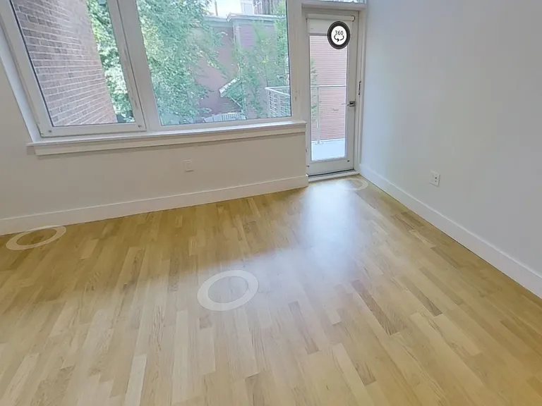 336 Harvard St — Photo 2