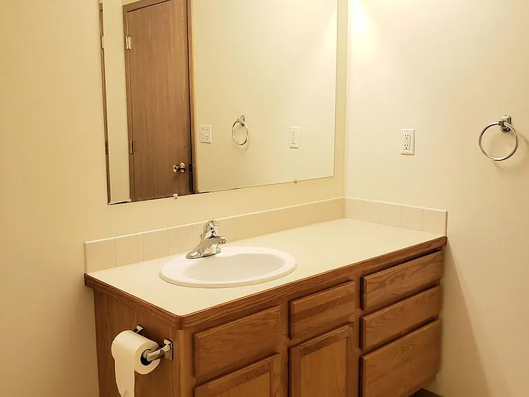 587 Eastmont Ave — Photo 24