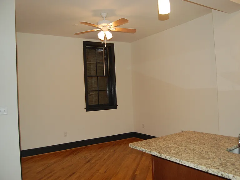 420 E Grace St — Photo 13