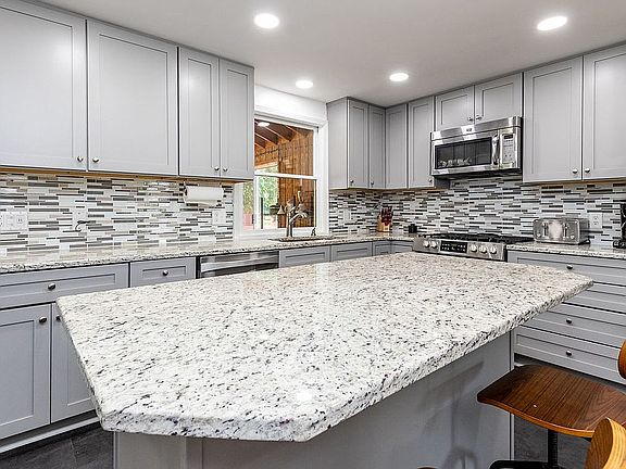 5th image of 4700 Hedgewood Dr