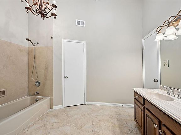5th image of 72483 Saint Landry St