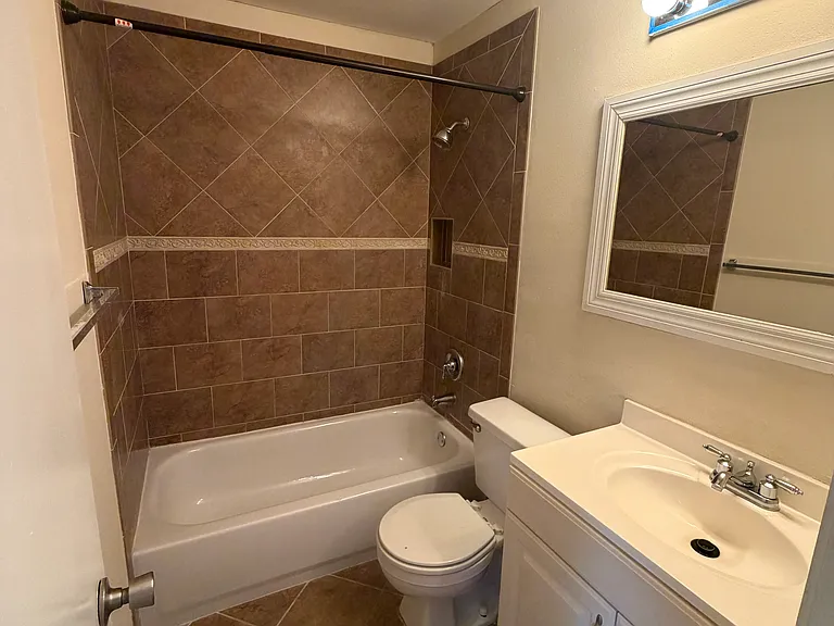 717 Angelina Ln — Photo 6