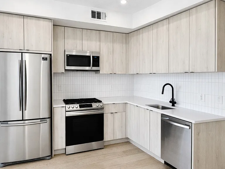 1806 I St NE #2A — Photo 1