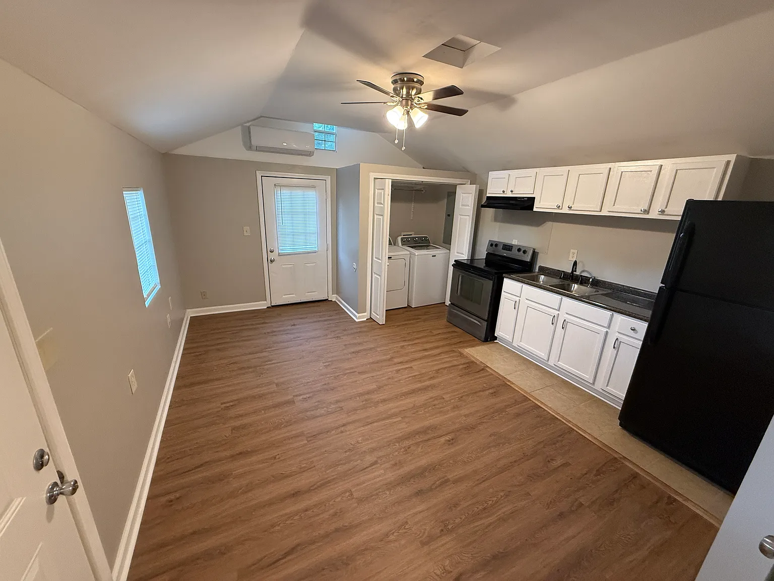 1 bed, $1,000 — Photo 2