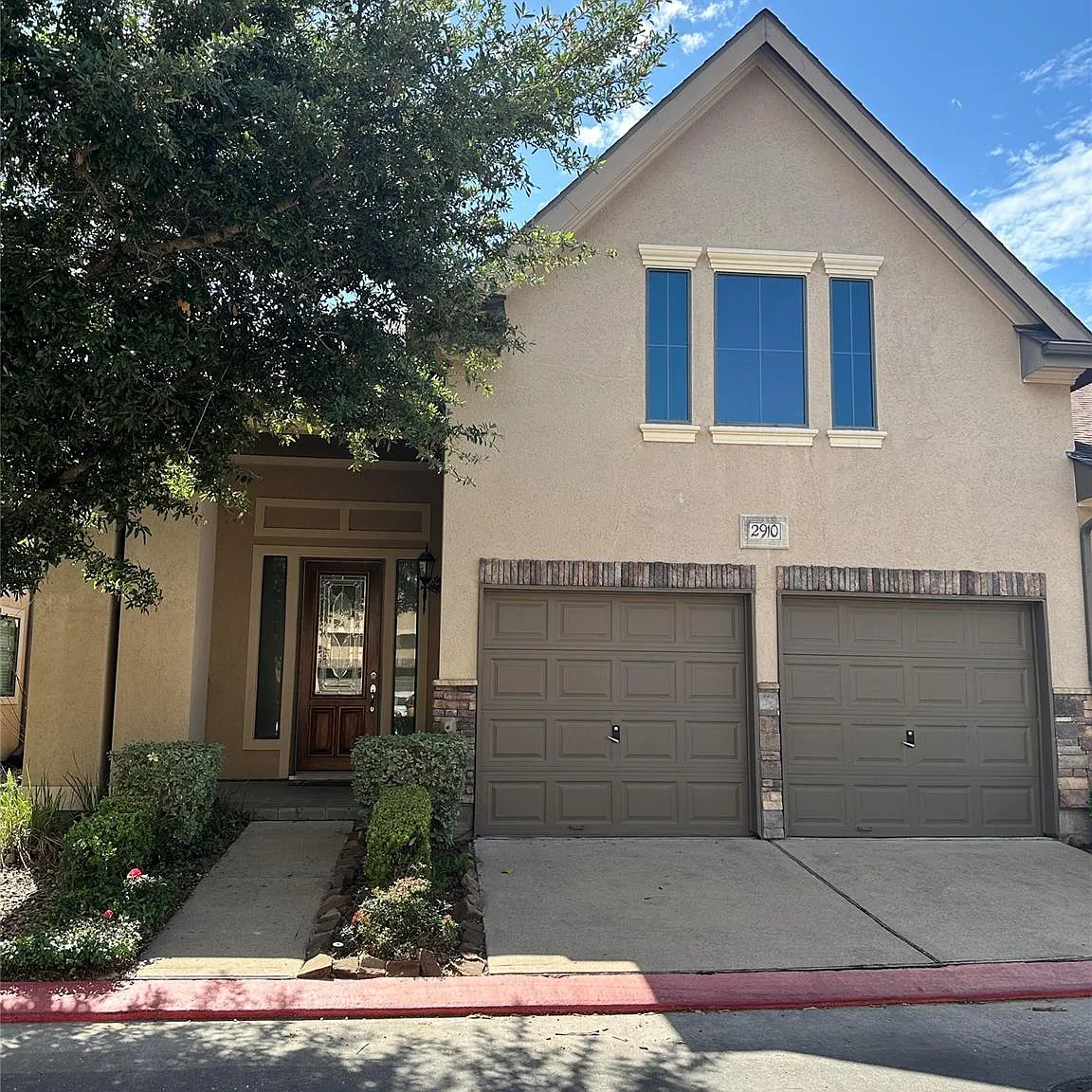 2 bed, 2.0 bath, 2244 sqft, $2,600 — Photo 1