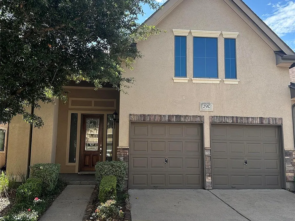 2910 Royal Oaks Grv