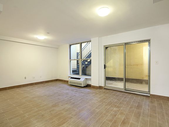 5th image of 647 Washington Ave APT 1B