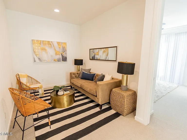 LOFT (SECOND FLOOR)
