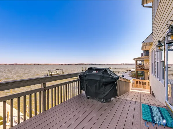 1064 Fort Lowry Ln, Dunnsville, VA 22454