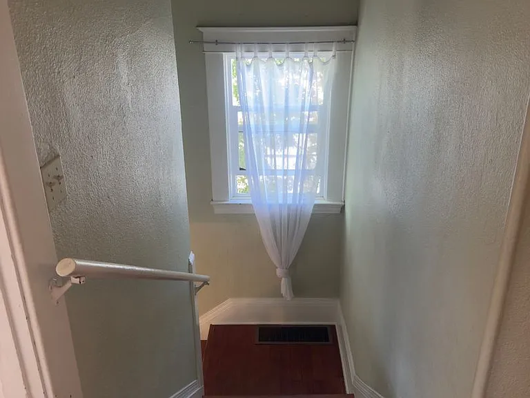 4853 NE 6th Ave — Photo 31