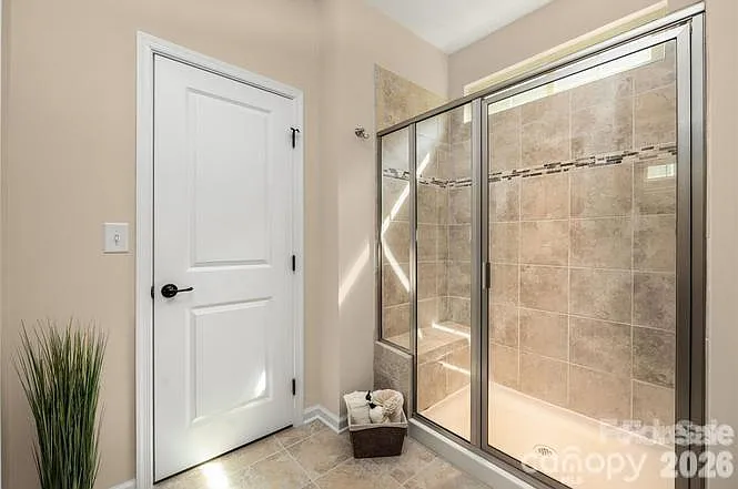 11422 Warfield Ave — Photo 6