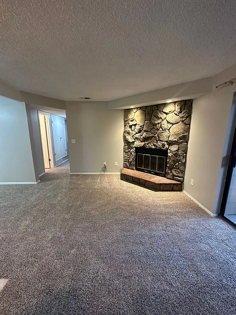 Building Photo - 15402 E Arizona Ave #107