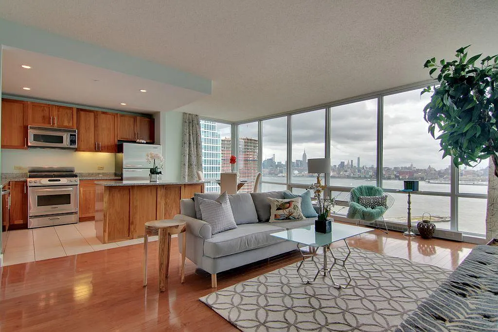 2 bed, 1335 sqft, $6,600 — Photo 1