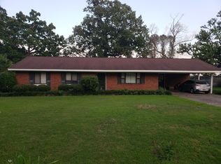 2009 Hickory St, Starkville, MS 39759