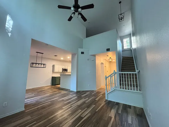 244 Turnberry Ln, Lewisville, TX 75067