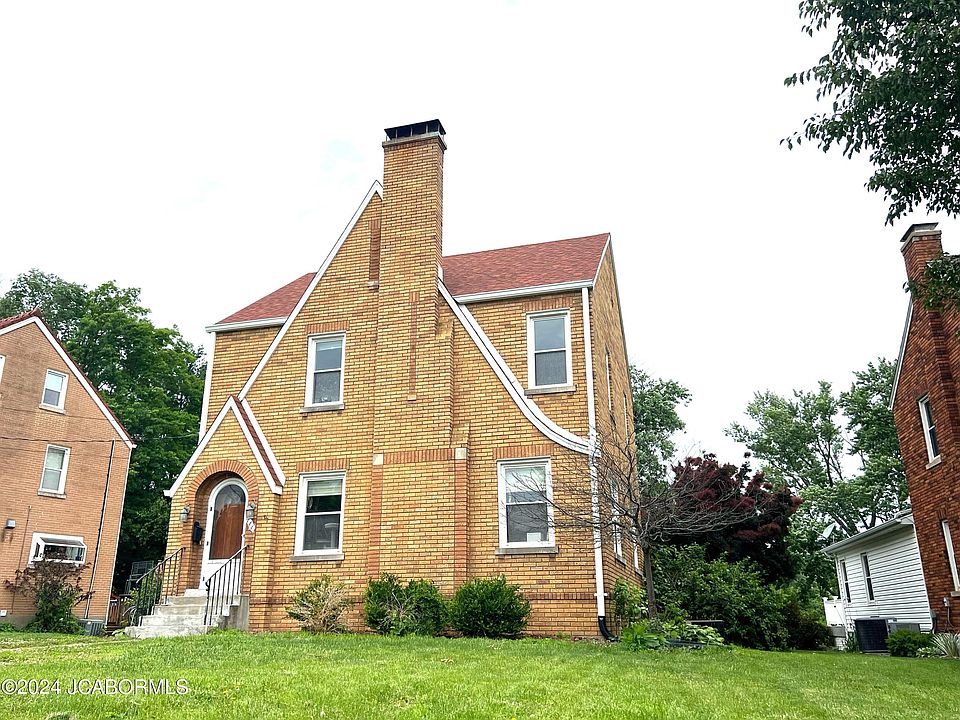 2nd image of 111 E Circle Dr