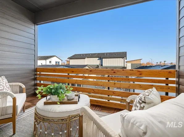 1457 N Bluffs Ridge Ln, Boise, ID 83704