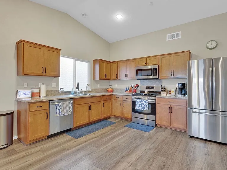 2212 Falcon Dr — Photo 4