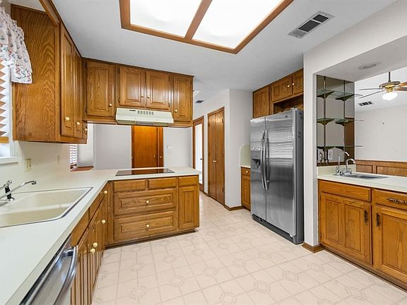 3rd image of 1420 Danube Ln