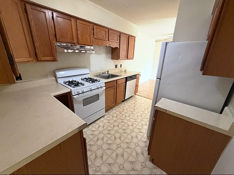 42 Commerce St #B3 — Photo 2