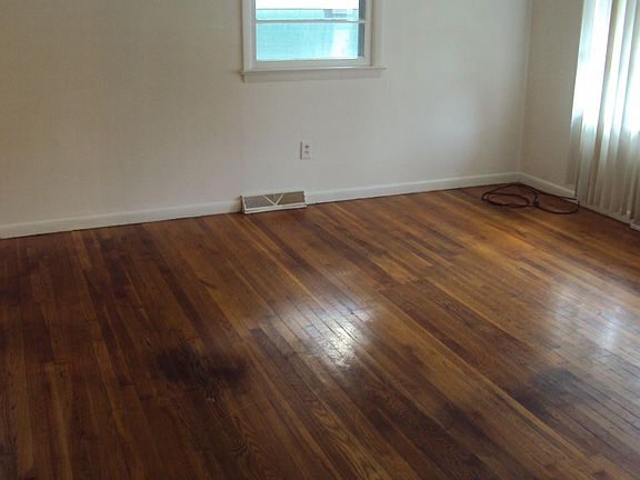 3rd image of 1802 Trenton St