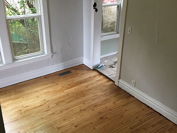 2nd image of 723 E 5th St #1/2